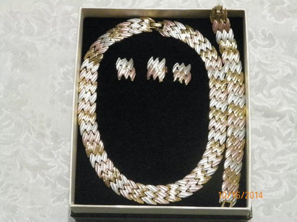 a31fd8_7f967492534f490e91f44699ff595c73